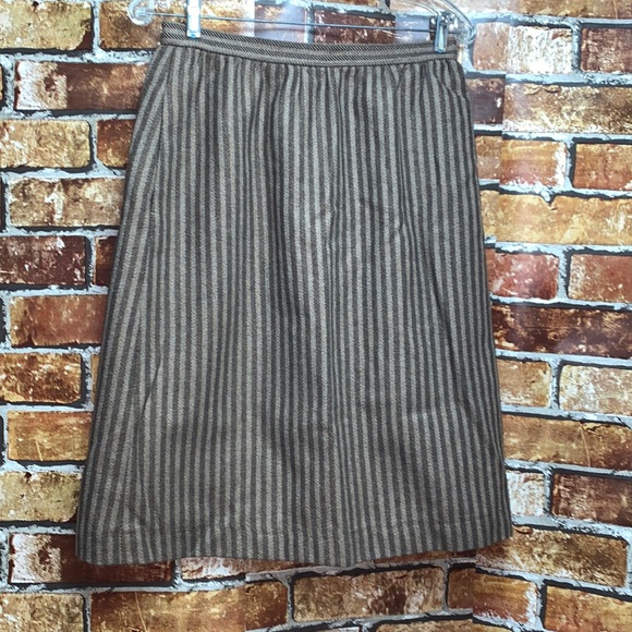 Vintage wool stripped skirt. Lined with pockets size 12 - Picture 1 of 9